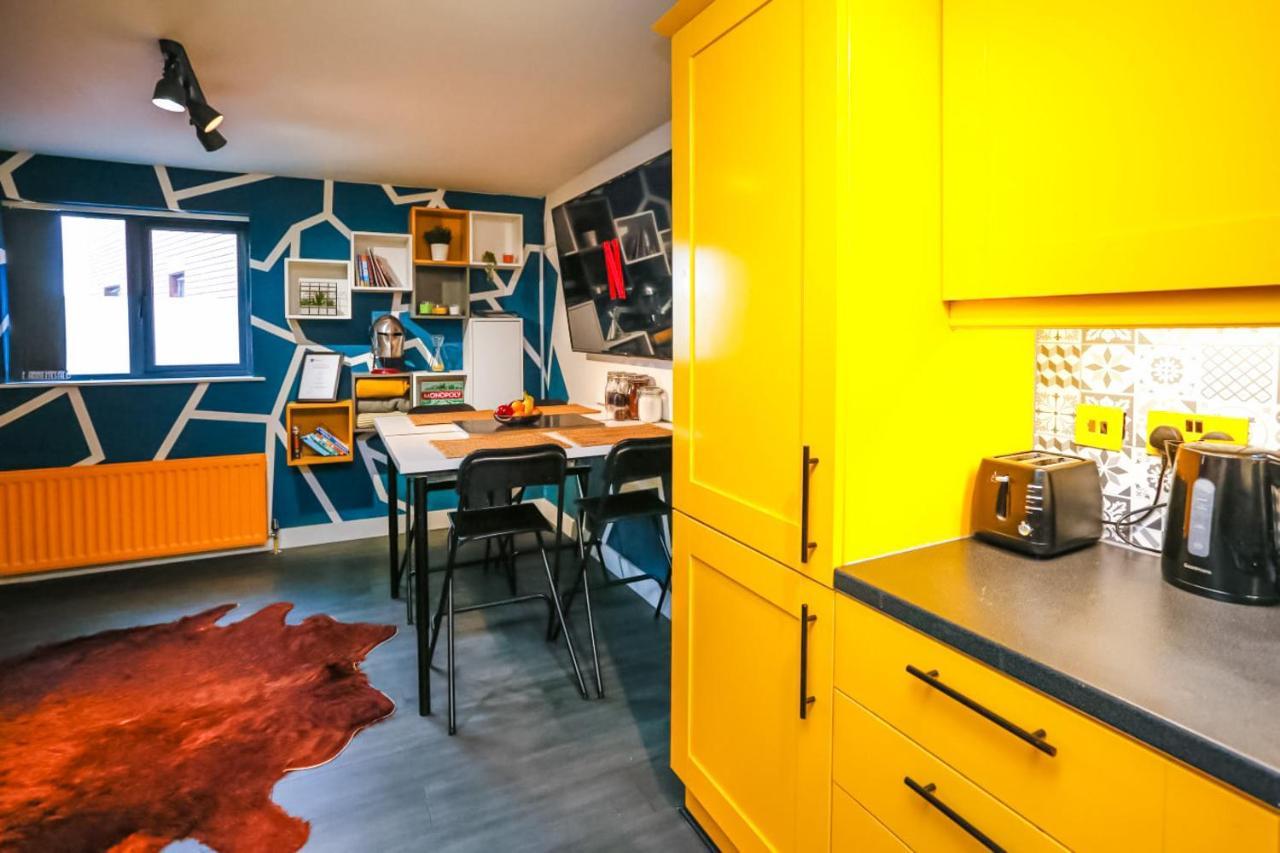 בלפסט Funky City Apartment - Secure Parking - Wifi - Sleeps 6 - No Parties מראה חיצוני תמונה