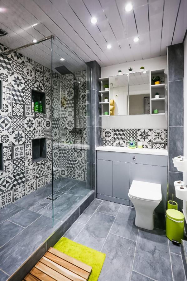 בלפסט Funky City Apartment - Secure Parking - Wifi - Sleeps 6 - No Parties מראה חיצוני תמונה
