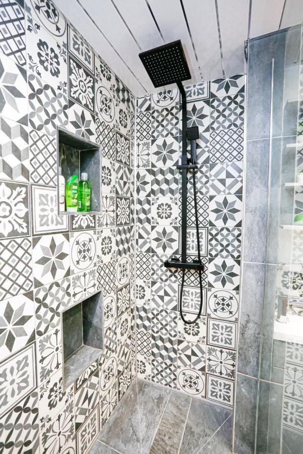 בלפסט Funky City Apartment - Secure Parking - Wifi - Sleeps 6 - No Parties מראה חיצוני תמונה