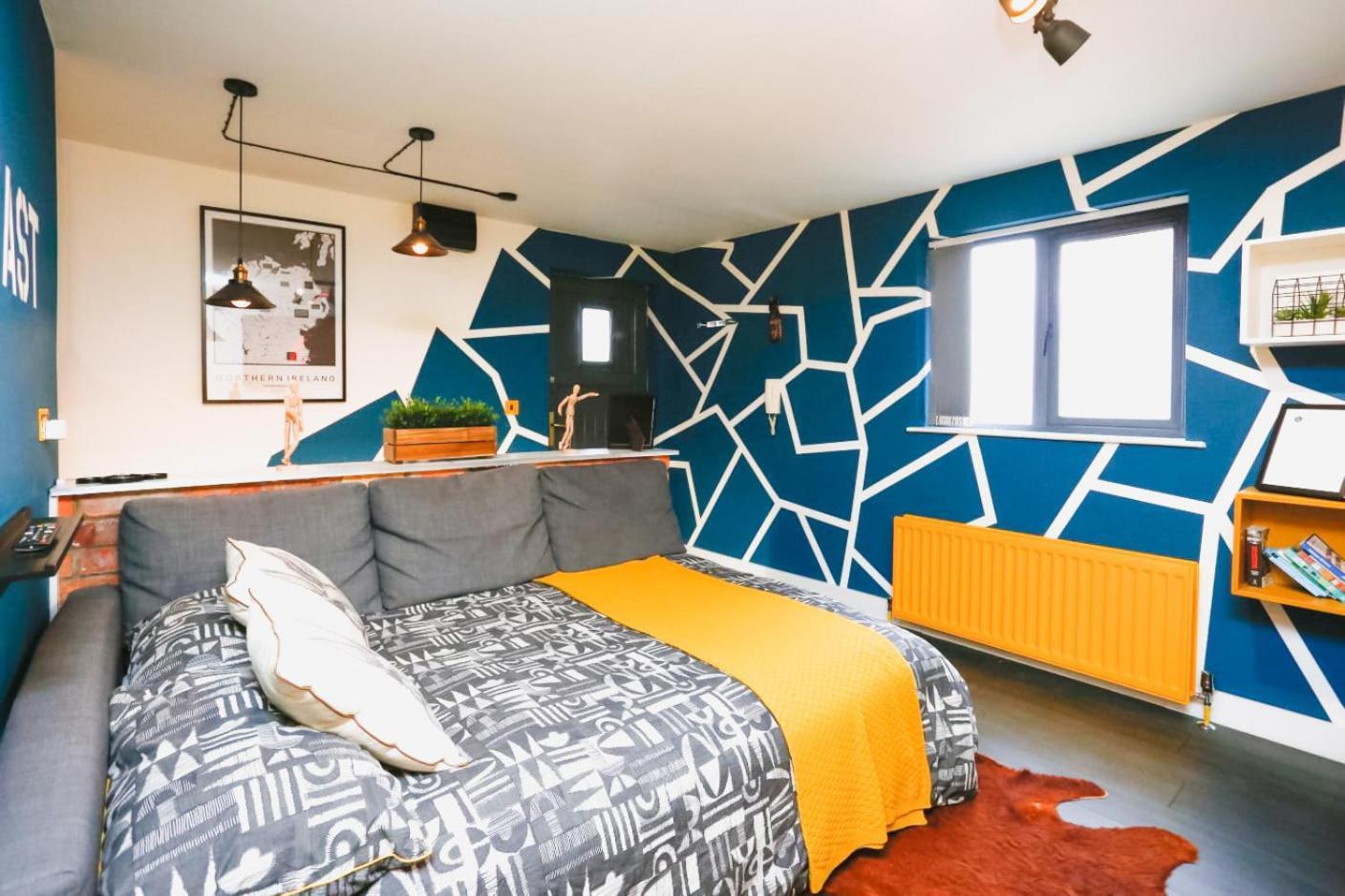 בלפסט Funky City Apartment - Secure Parking - Wifi - Sleeps 6 - No Parties מראה חיצוני תמונה