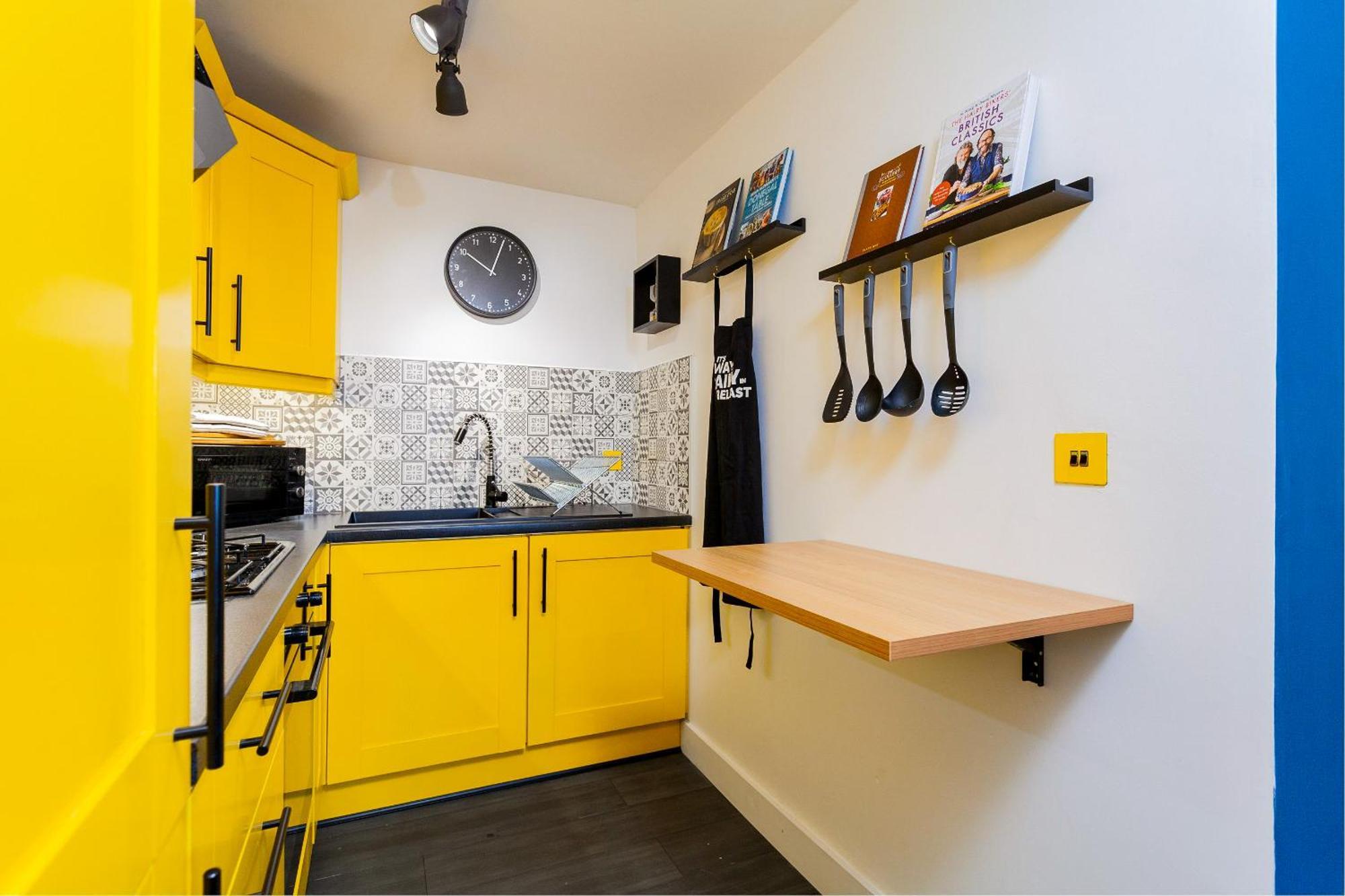 בלפסט Funky City Apartment - Secure Parking - Wifi - Sleeps 6 - No Parties מראה חיצוני תמונה