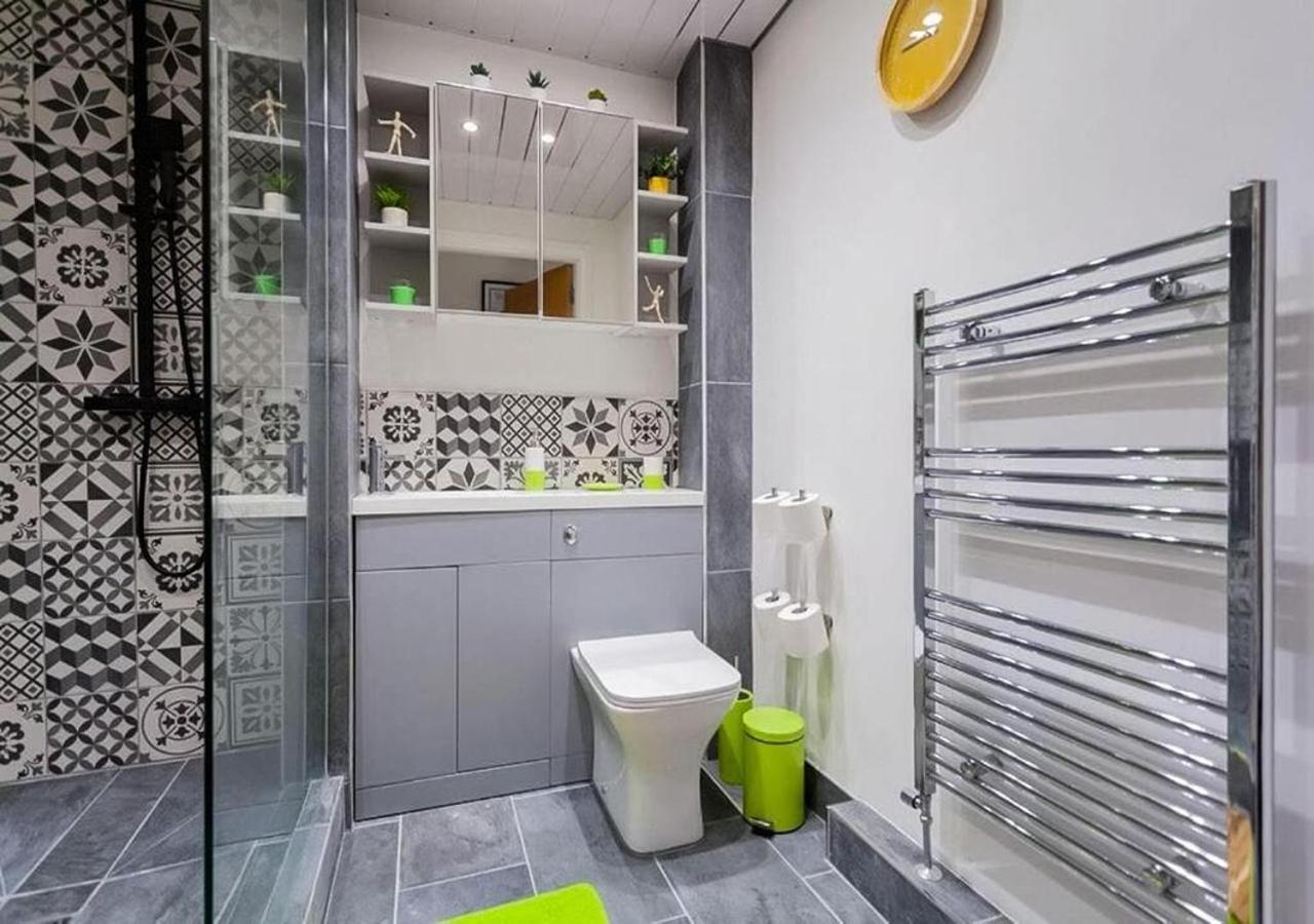 בלפסט Funky City Apartment - Secure Parking - Wifi - Sleeps 6 - No Parties מראה חיצוני תמונה
