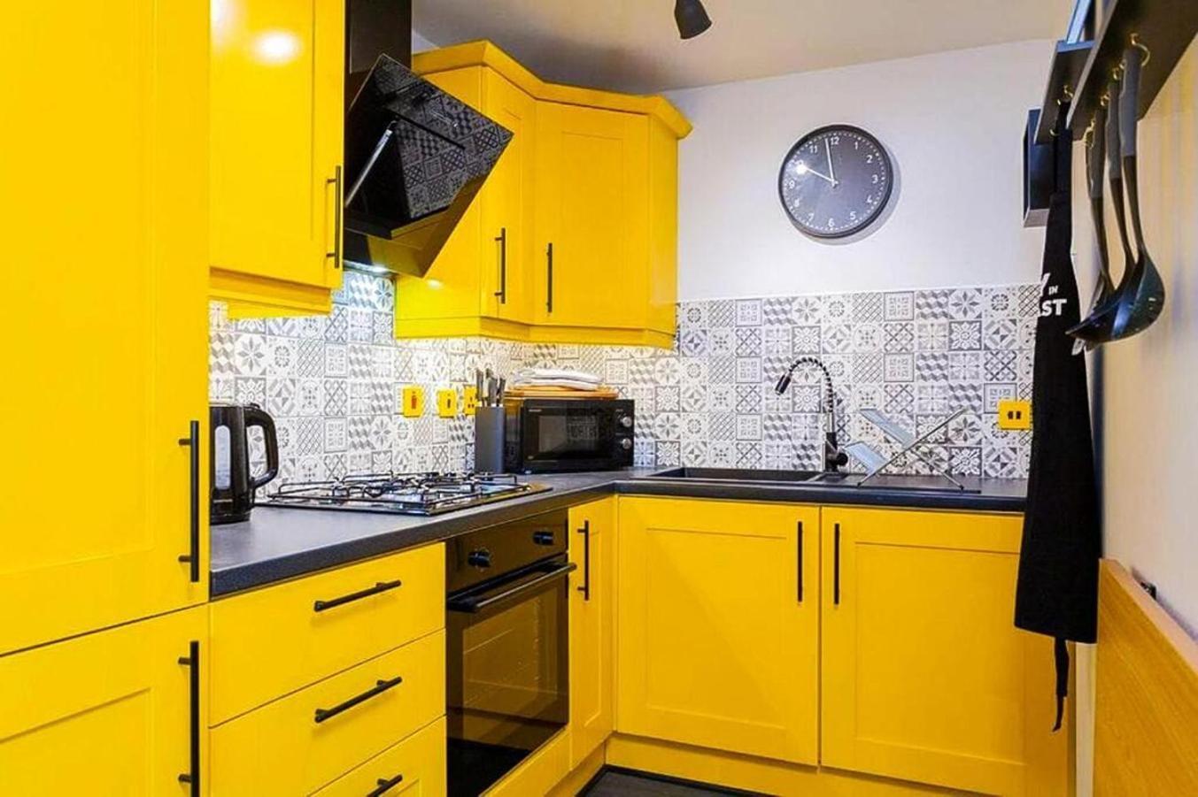 בלפסט Funky City Apartment - Secure Parking - Wifi - Sleeps 6 - No Parties מראה חיצוני תמונה